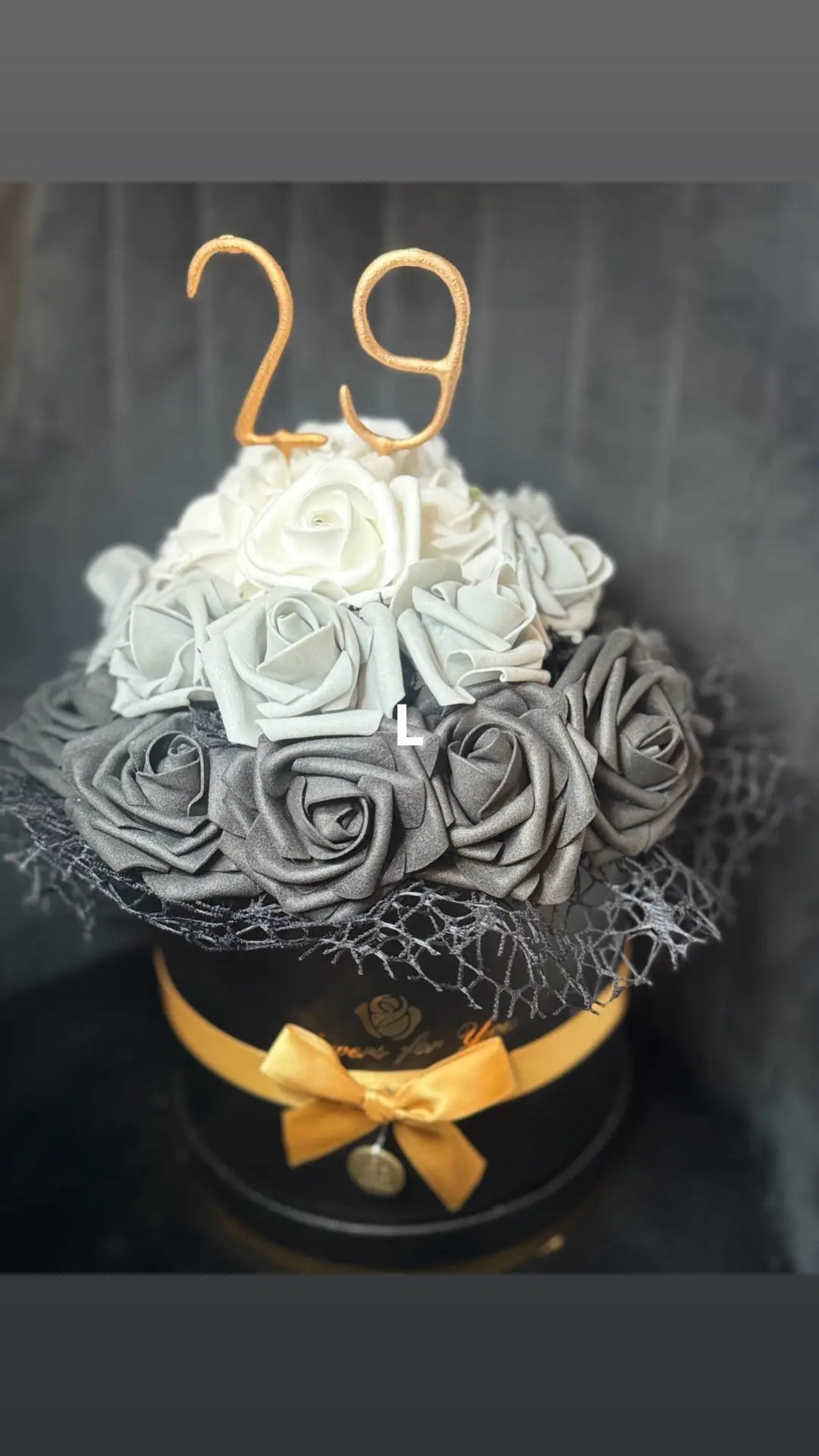 Flower Box Urodzinowy - Czarne, Szare i Białe Róże